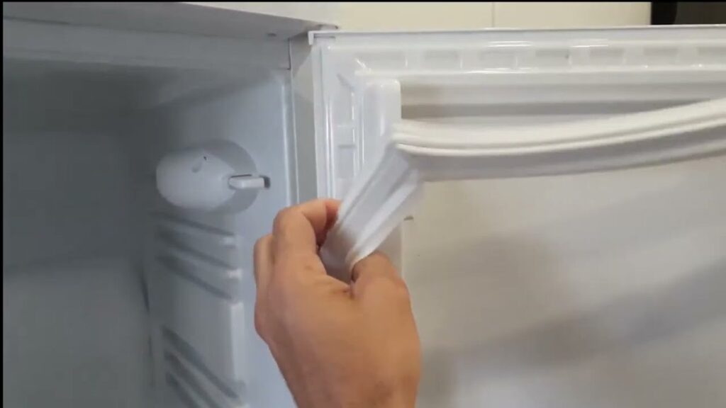 Magnety na lednici poškozují těsnění